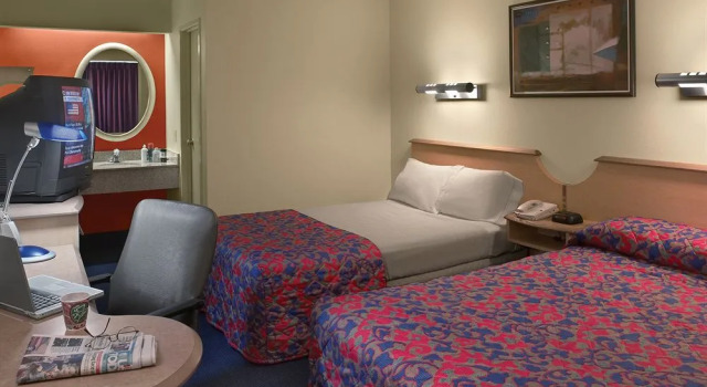Motel 6 Gatlinburg Smoky Mountains, Забронировать Мотель Мотели Гатлинберг, Мотель