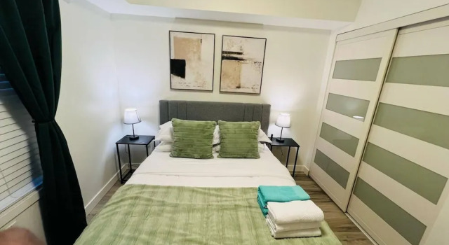 Modern Comfort in Edmonton's Heart, 2 Bedroom Apartment, Book Lejlighed Edmonton Central Alberta, nær Alberta Art Gallery