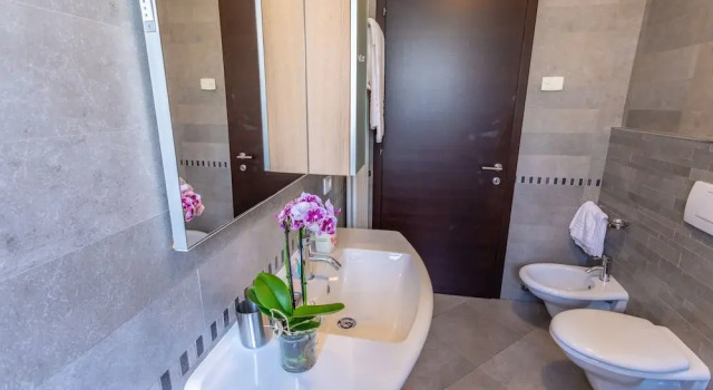 Апартаменты с 2 комнатами с балконом и с видом на горы Modern and Elegant Apartments