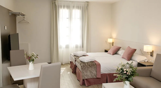 Семейные апартаменты с видом на внутренний двор Suites La Posada De Pilar