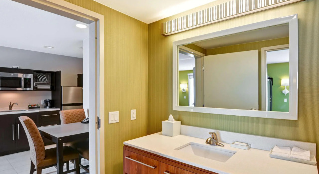 Двухместный люкс c 1 комнатой Home2 Suites by Hilton Green Bay