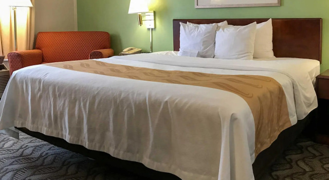 Номер Standard Quality Inn Holland - Toledo