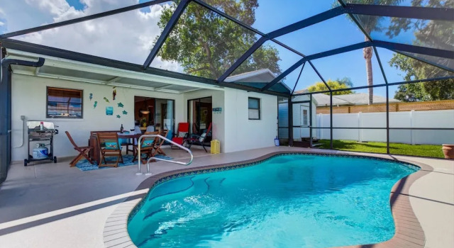 Коттедж South Venice Pool Home With Fence, Dog Friendly