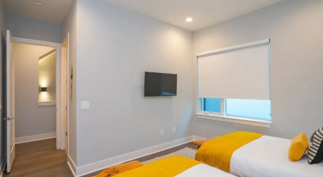 Коттедж Franklin by Avantstay Trendy Townhouse in Great Location w/ Private Roof Top Patio