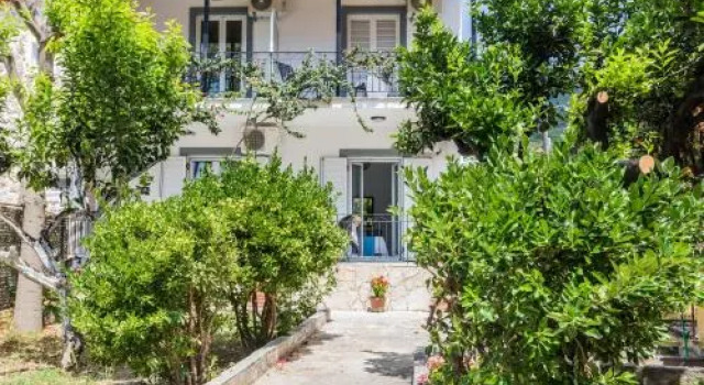 Irini Apartments and Studios