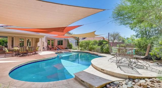 Pool & Patio Access: Sunny Phoenix Casita!, Забронировать Дом для отпуска Финикс 