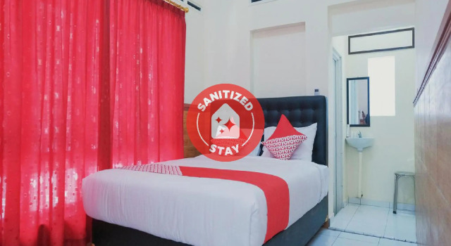 OYO 1190 Griya Soeratin Residence Syariah, Prenota Hotel Hotel a Pacitan con parcheggio, Parcheggio