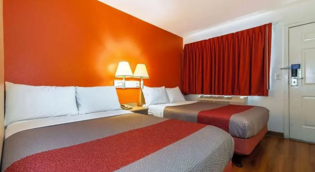 Номер Deluxe Motel 6-Palm Springs, CA - East - Palm Canyon