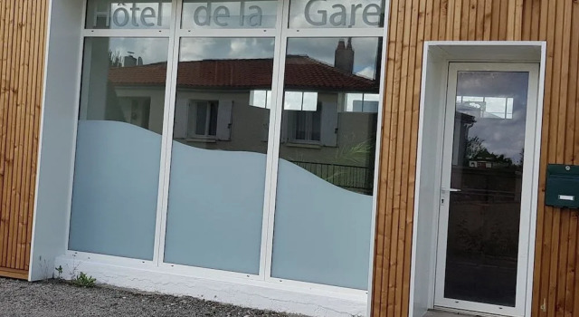 Hotel de la Gare, Rezerwuj Hotel Hotele w Surgeres z parkingiem, Parking