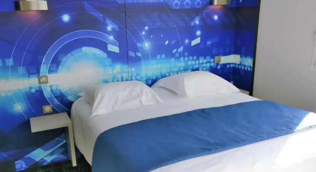 Шестиместный семейный номер Standard Kyriad Poitiers Jules Verne Site du Futuroscope