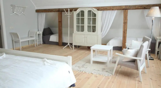 Meke, Prenota Hotel Mustkalni 