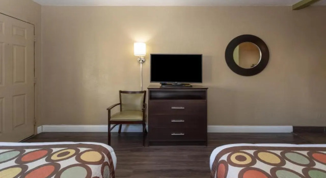 Четырёхместный номер Standard Super 8 by Wyndham NAU/Downtown Conference Center