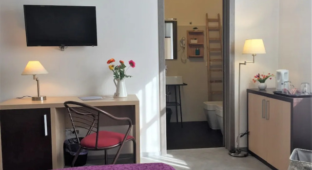 Трёхместный номер Standard с балконом и с красивым видом из окна Marricriu BeB Rooms and Pool Avola