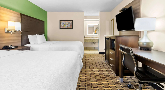 Четырёхместный номер Standard Econo Lodge Russellville
