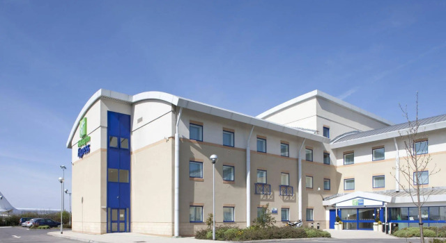 Holiday Inn Express Cardiff Airport by IHG, Забронировать Отель Барри Vale of Glamorgan