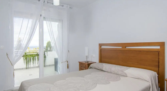 Апартаменты с 2 комнатами с видом на море Novabeach Apartments - Marholidays