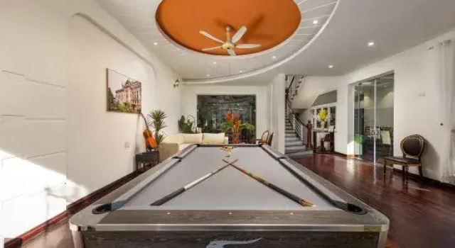 1000m2 Private Villa 32 An Duong Tay Ho, Book Villa Sommerhuse i Ha Noi Municipality, Hytte