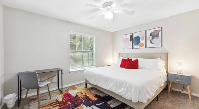 Spacious 2BR King Suites w Pool, Gym, Laundry - Close to Downtown, Забронировать Апартаменты/квартира Остин Greater Austin, рядом с Pleasant Valley Park