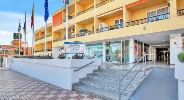 Nice Studio Bart 50 Meters From Playa las Vistas (Adults Only), Забронировать Отель Отели Плайя-де-лаc-Америкас с парковкой, рядом с Лос-Христианос, Парковка