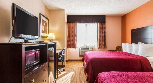 Четырёхместный номер Standard Quality Inn & Suites Ottumwa North