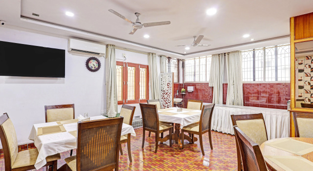 Super Townhouse Seethammadhara Junction Formerly Vijaya Residency, Rezervovat Hotel Hotely v Rasapūdipalem s parkováním, Parkování