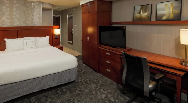 Двухместный номер Executive Courtyard by Marriott Lafayette