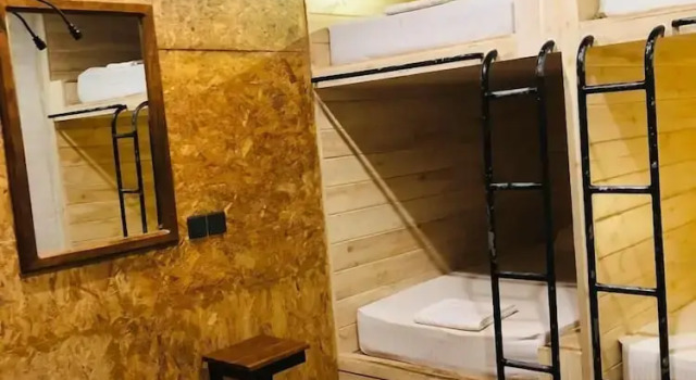 Tuk Tuk Hostel, Book Hostel / Vandrerhjem Hostels i Western Province, Hostel / Vandrerhjem