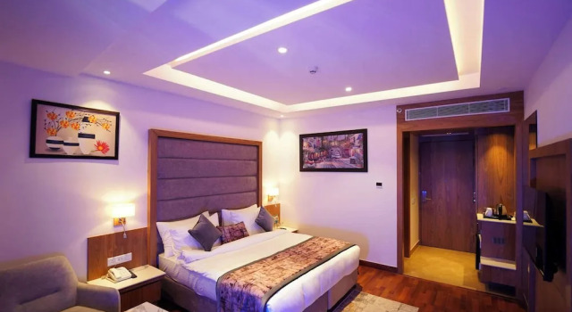 Люкс Quality Inn Elite By White Panda Hotels