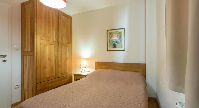 Beautiful Home in Makarska With Wifi and 7 Bedrooms