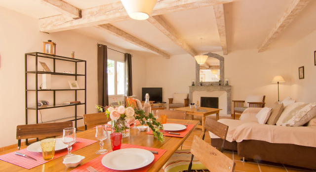 Holiday Home Mas l'Olivier Lagnes, Rezerwuj Hotel Hotele w Lagnes z parkingiem, Parking