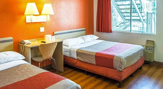 Номер Deluxe Motel 6 Bakersfield, CA - Convention Center