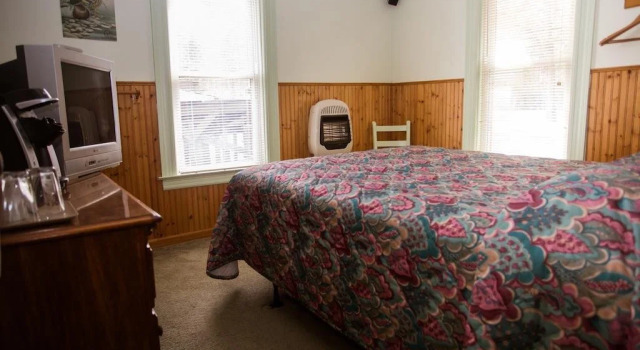 The Big Moose Inn, Book Hotel Hoteller i New York State med parkering, Parkering