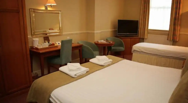 Oriel Hotel