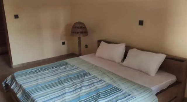Appartement Behanzin 4 Pieces Vue Piscine, Book Lejlighed Hoteller i Porto-Novo med parkering, Parkering