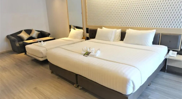 Трёхместный семейный номер Standard Three Sukhumvit Hotel