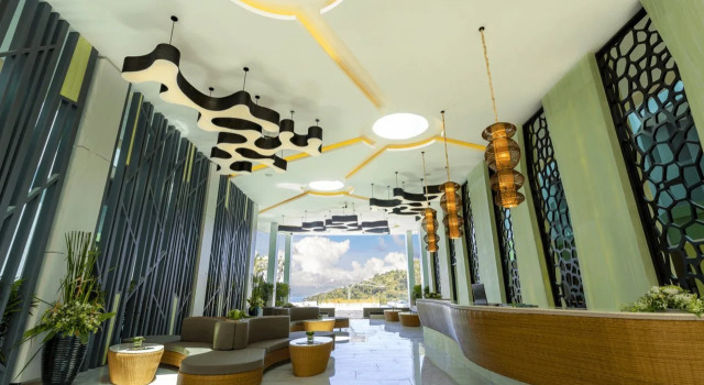 Crest Resort & Pool Villas