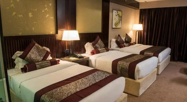 Четырёхместный номер Standard Royale Signature Hotel