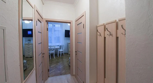 Apartment on Doroshenka 12