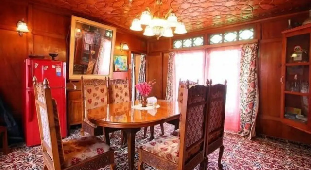 Houseboat Lily of Nageen, Забронировать Отель Сринагар Jammu & Kashmir Ski
