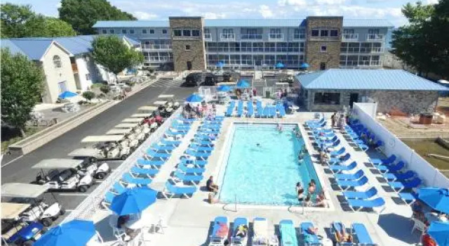 Put-in-Bay Poolview Condo #7