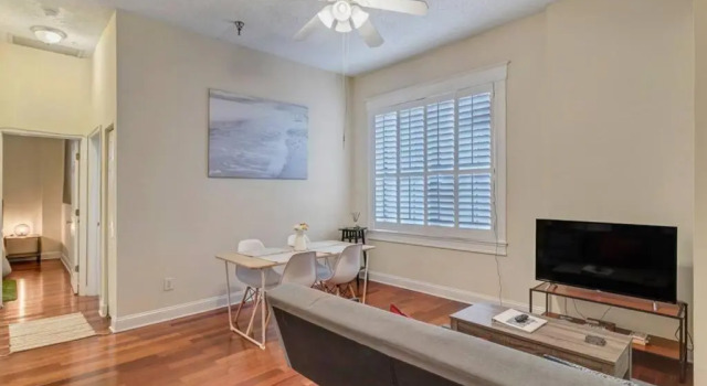 LT Stay Discounts! Cozy 2 BR Apt - Pet Friendly!, Rezerwuj Hotel Jacksonville Floryda, w pobliżu Springfield Park