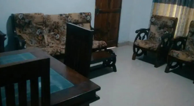 Chathuni Holiday Home