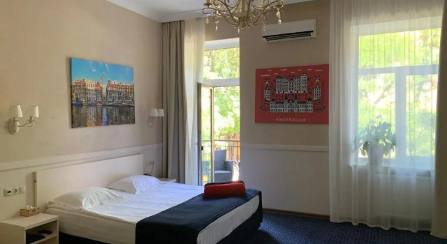 Полулюкс Amsterdam Hotel