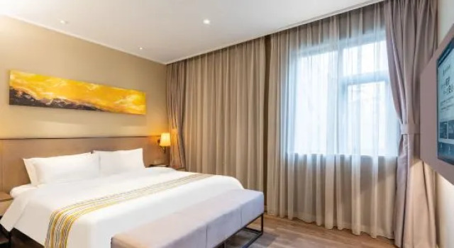 Люкс Home Inn Select Hotel (Jinan Gaoxin Wanda Qilu Software Park Subway Station Branch)