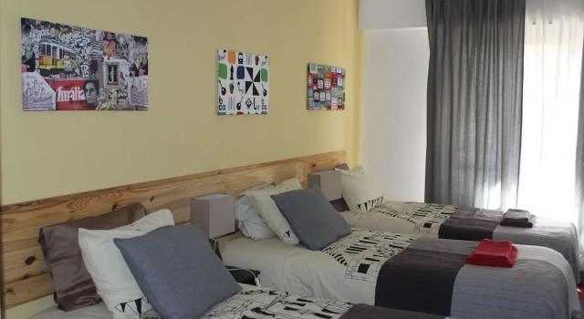 Трёхместный номер с балконом TripGeo Guesthouse
