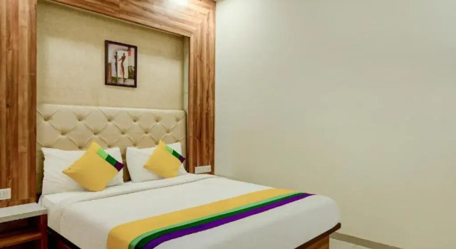 Hotel Landmark by Sky Stays, Rezerwuj Hotel Koba Gujarat
