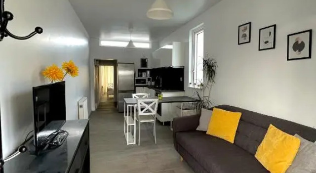 Апартаменты Newly renovated 1 bedroom flat with garden pergola