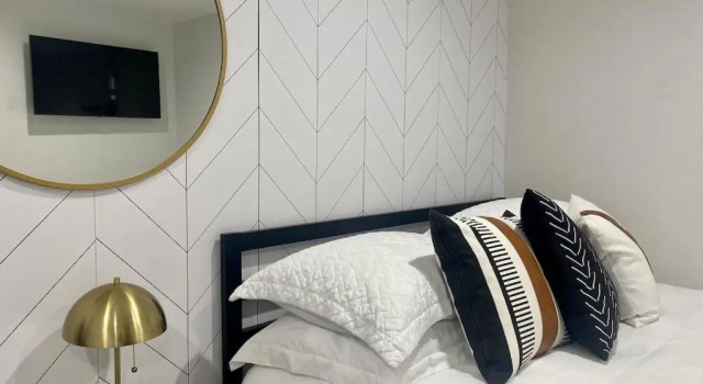 Steps To The Beach, Main Street and Pacific City - 2BR, Забронировать Отель Хантингтон-Бич Beach Cities Orange County, рядом с Huntington Beach State Park