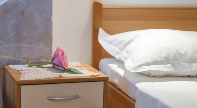 Nice Home in Ostrvica With Wifi and 5 Bedrooms, Rezerwuj Hotel Hotele w Split-Dalmatia County z parkingiem, Parking