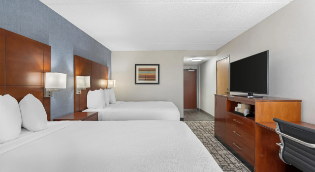 Четырёхместный номер Standard Best Western Plus Fresno Airport Hotel